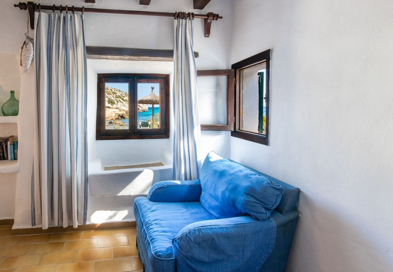 Ferienhaus in Cala Sant Vicenç - Blue fisherman house 3 By home villas 360