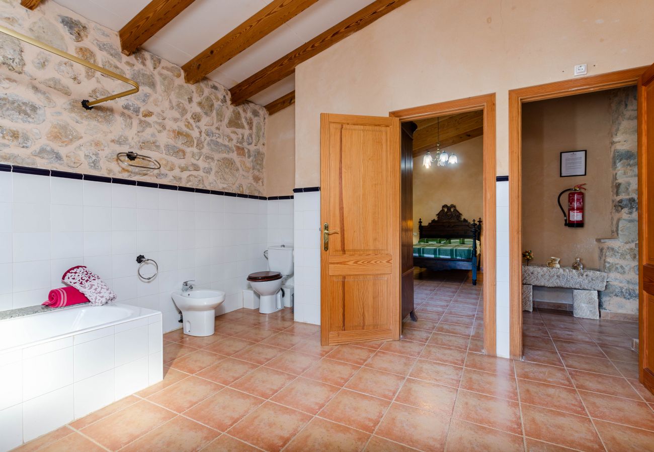 Ferienwohnung in Maria de la salut - Apartment in rural house, YourHouse Deulosal