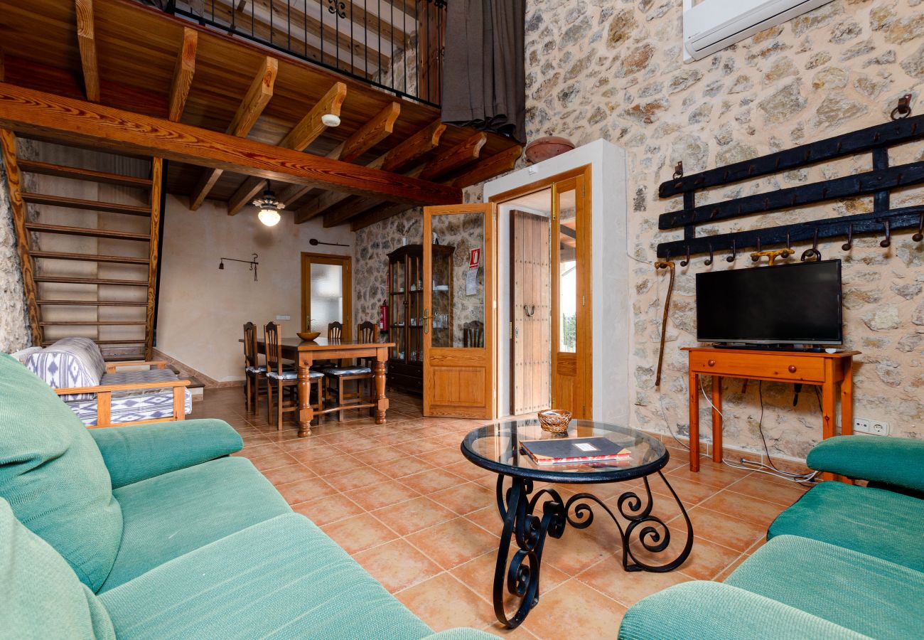 Ferienwohnung in Maria de la salut - Apartment in rural house, YourHouse Deulosal