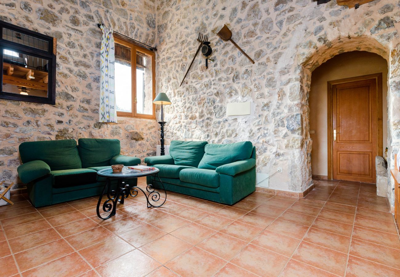 Ferienwohnung in Maria de la salut - Apartment in rural house, YourHouse Deulosal