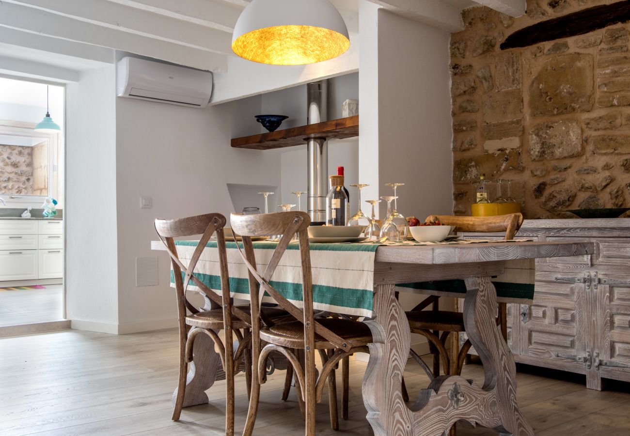 Ferienhaus in Pollensa - Townhouse On the rocks By home villas 360