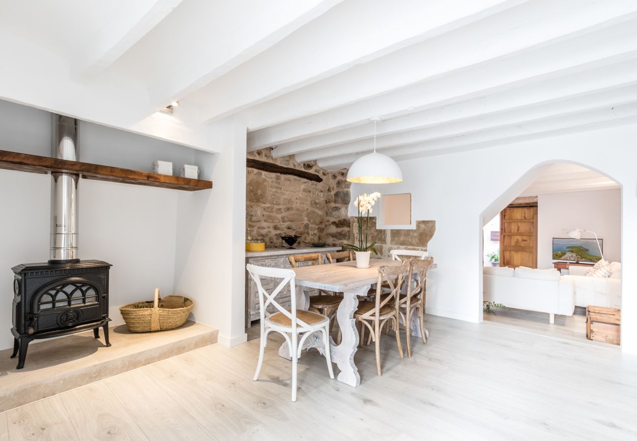 Ferienhaus in Pollensa - Townhouse On the rocks By home villas 360