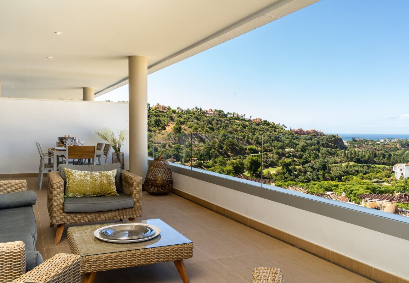 Ferienwohnung in Benahavís - Botanic-Luxury Apartment with a Panoramic Sea View