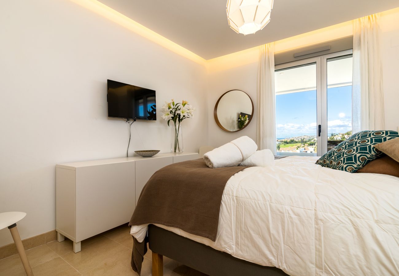 Ferienwohnung in Benahavís - Botanic-Luxury Apartment with a Panoramic Sea View