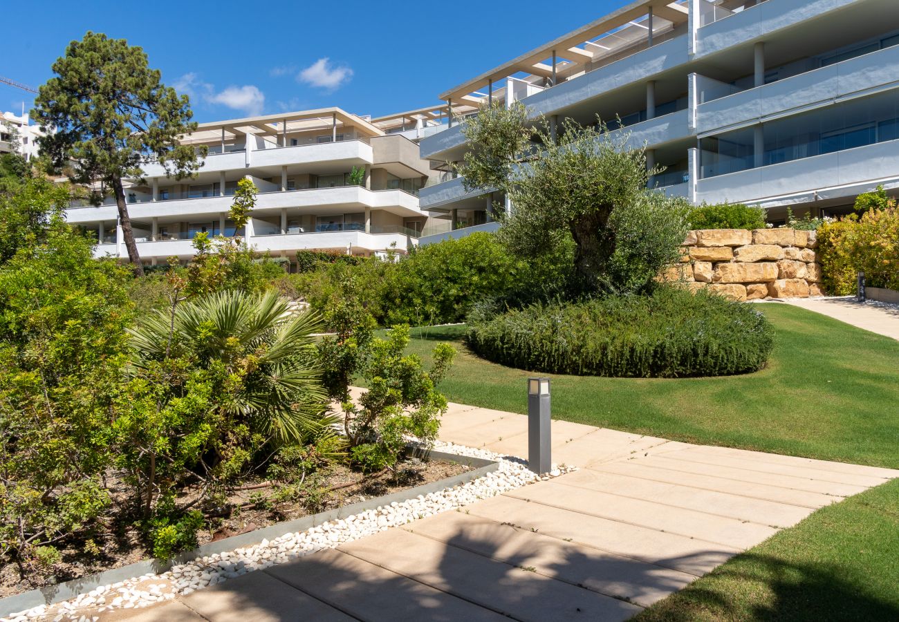 Ferienwohnung in Benahavís - Botanic-Luxury Apartment with a Panoramic Sea View