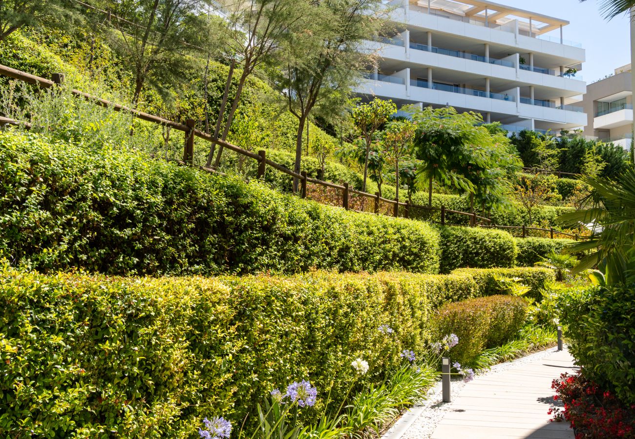 Ferienwohnung in Benahavís - Botanic-Luxury Apartment with a Panoramic Sea View