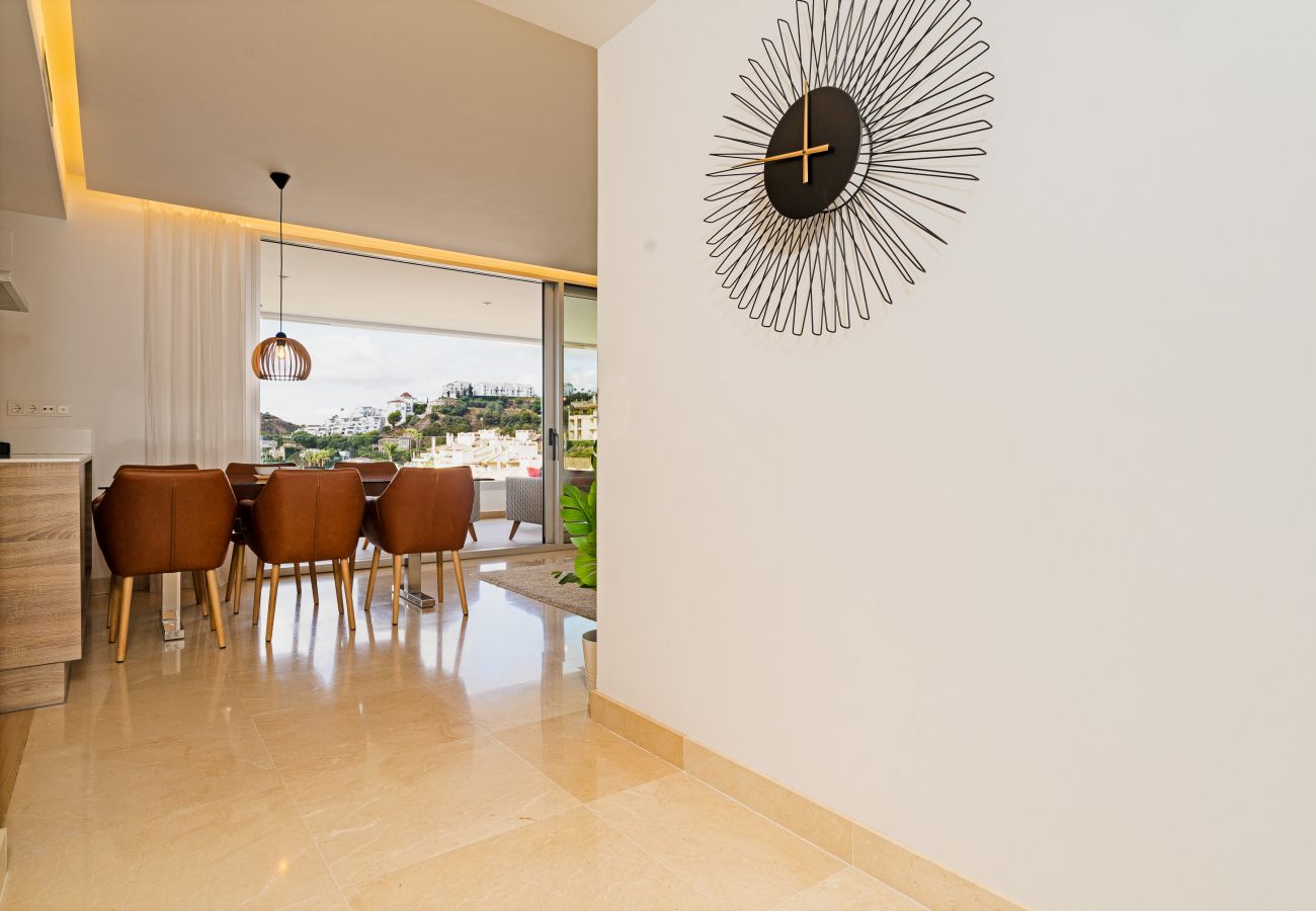 Ferienwohnung in Benahavís - Botanic-Luxury Apartment with a Panoramic Sea View