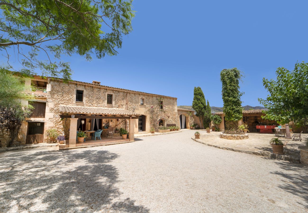 Landhaus in Sant Llorenç Des Cardassar - Finca Son Barbot by Homevillas360