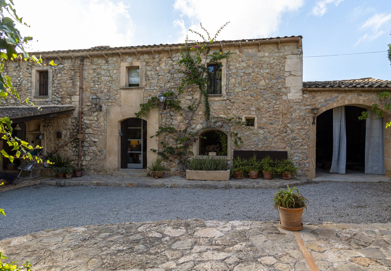 Landhaus in Sant Llorenç Des Cardassar - Finca Son Barbot by Homevillas360