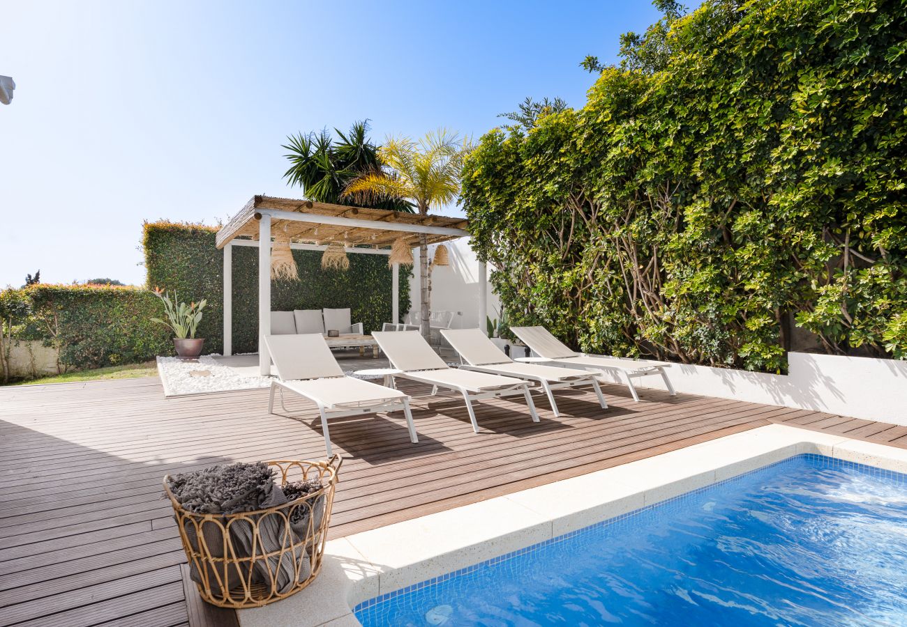 Villa en Marbella - Villa Madrugada, beachside villa in Costabella