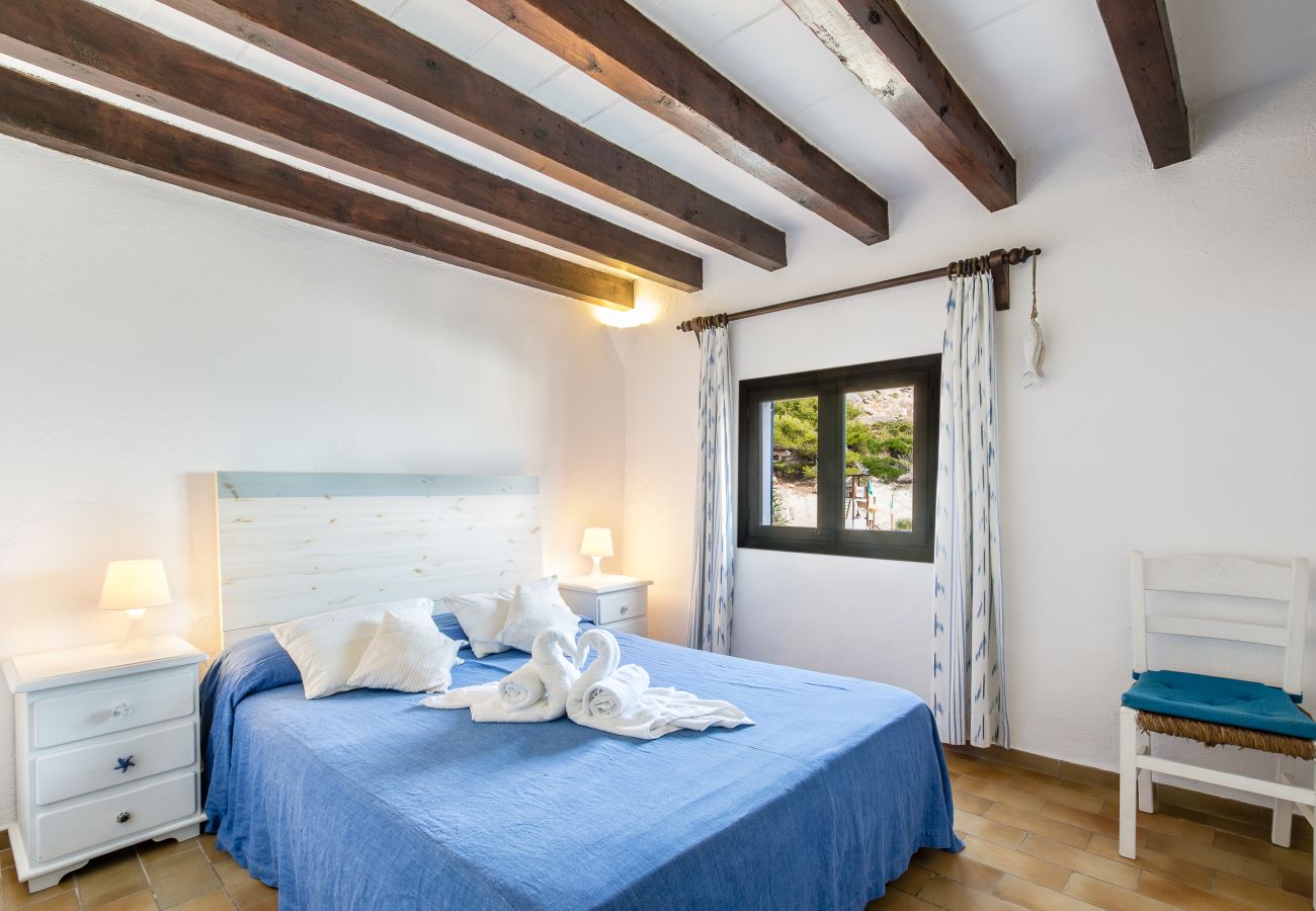 House in Cala Sant Vicenç - Blue fisherman house 2 By home villas 360