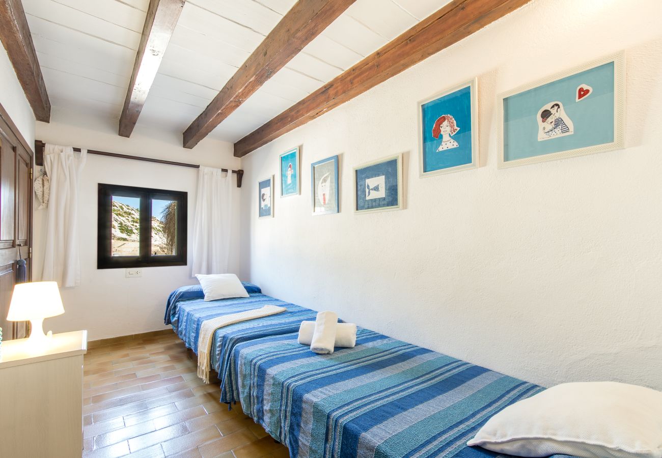 House in Cala Sant Vicenç - Blue fisherman house 2 By home villas 360