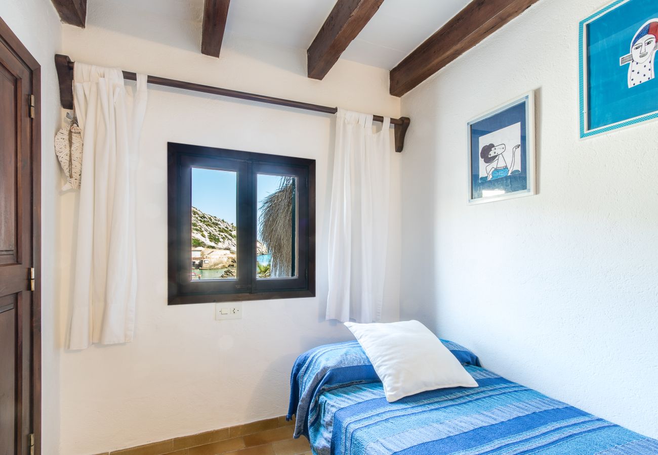 House in Cala Sant Vicenç - Blue fisherman house 2 By home villas 360