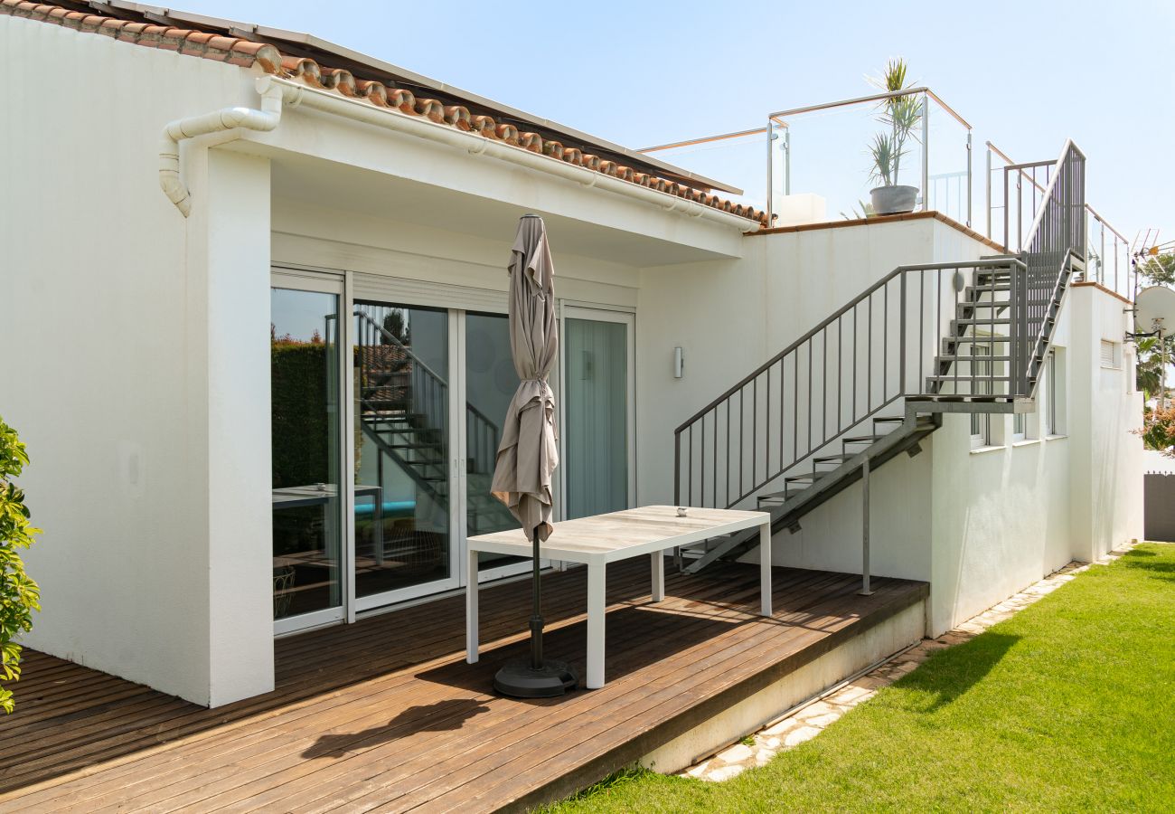 Villa in Marbella - Villa Madrugada, beachside villa in Costabella