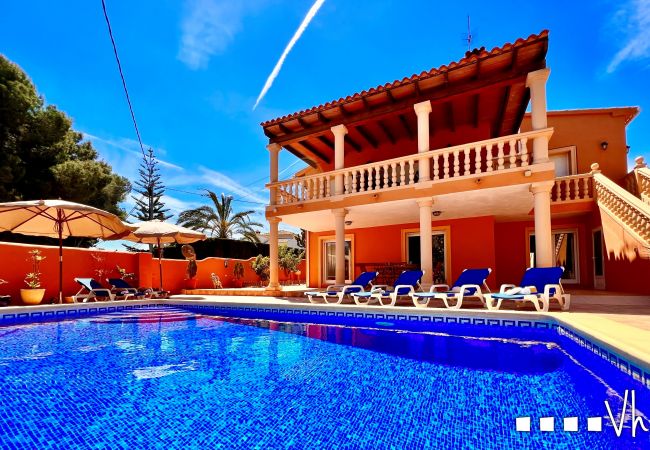 Enjoy a wonderful villa with private pool in Moraira, fully equipped in the most exclusive area of the Costa Blanca. You will be very close to the bea